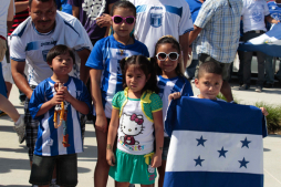 Catrachos se hicieron sentir en el Livestrong Park