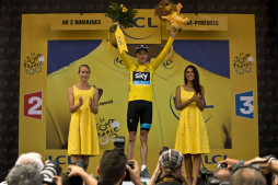 Froome triunfa en la octava etapa del Tour y se viste el 'maillot' amarillo