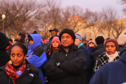 Miles acuden a Washington para investidura de Obama