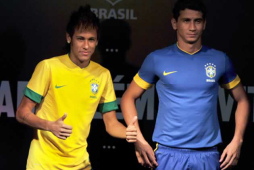 La selección brasileña presenta sus nuevas camisetas