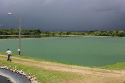 Aguas negras contaminan ríos en el Valle de Sula