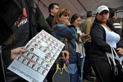 Venezolanos votan en Honduras donde Chávez es querido y odiado