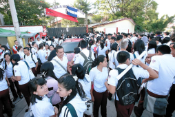 Estudiantes se negaron a ingresar a las aulas