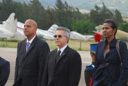 Primer Ministro de Belice Dean Barrow llega a Honduras