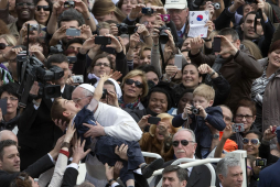 El Papa implora la paz para Siria y la península coreana