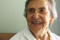 Sor Consuelo, la misionera de los niños pobres