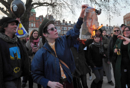 Policías heridos en una fiesta por la muerte de Margaret Thatcher