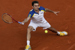 Federer remonta y pasa a cuartos de final del Roland Garros