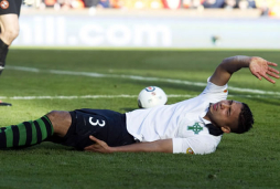 Emilio Izaguirre se lesiona y es duda contra el Barça