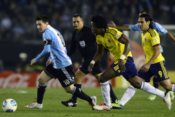 Argentina y Colombia no pasan del empate en la reaparición de Messi