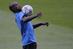 Abidal quiere seguir en el Barça, pero no cierra las puertas a una salida