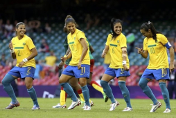Brasil resuelve el debut por la vía rápida y con contundencia