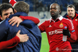 Wisla Cracovia gana y mantiene esperanzas de clasificar