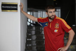 Roban a Piqué y otros cinco seleccionados de España en Brasil