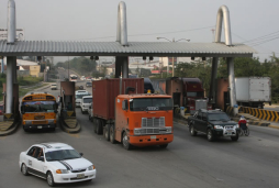 Exempleados embargan los peajes de San Pedro Sula por L3.5 millones