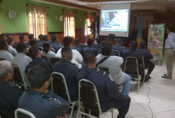 Dan seminario motivacional a policías