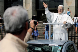 Francisco envía un tuit a los jóvenes de la JMJ: 'nos vemos en tres días'