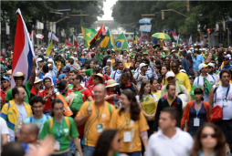 El papa Francisco pide a sacerdotes buscar a Cristo en los pobres