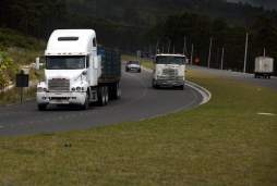 Transportistas califican como 'trancazo” concesión de carreteras de Honduras