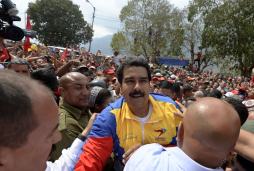 Maduro: De seguir la violencia radicalizará la revolución en Venezuela
