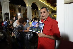 Hugo Chávez está en coma inducido, según diario español ABC