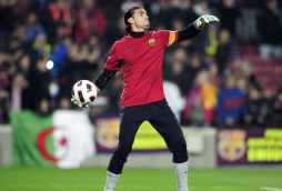 Pinto renueva por una temporada con el Barcelona