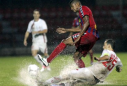 Costly jugó todo el primer tiempo en empate del Veria FC