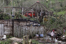 Huracán Sandy se dirige al este de EUA tras dejar 59 muertos en el Caribe