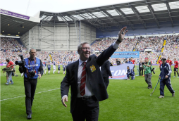 Show de goles en la despedida de los banquillos de Ferguson