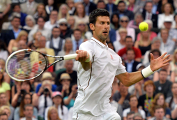 Djokovic y Serena Williams superan la segunda ronda de Wimbledon