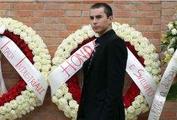 Miles de personas despiden a Simoncelli en su pueblo natal