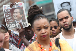 Detienen a decenas de personas en protestas tras fallo que dejó en libertad a Zimmerman