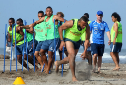 Selección de Honduras entrena en las playas de Puerto Cortés
