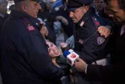 Protestan desnudas en El Vaticano tras el inicio del cónclave