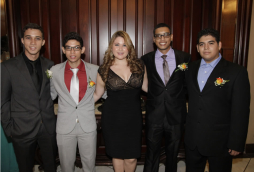 Brindis por los nuevos bachilleres