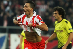 Olympiacos reactiva sus opciones ganando al Dortmund