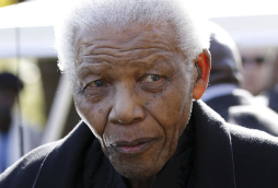 Mandela recibe tratamiento por la reaparición de infección pulmonar