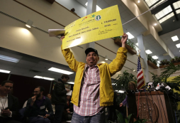 Dominicano gana 338 millones de dólares en lotería Powerball