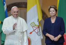 La pequeña Aparecida espera con ansias la visita del papa Francisco