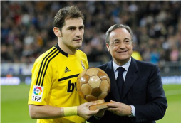 Casillas homenajeado por sus 127 internacionalidades