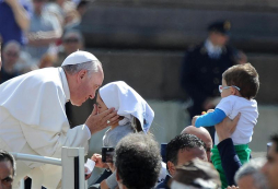 Papa: Las monjas tienen que ser 'madres espirituales y no solteronas'
