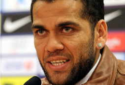 Dani Alves: 'Cristiano está por debajo por el don que tiene Messi'