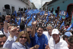 Juan Orlando Hernández propone combatir violencia con policía militar