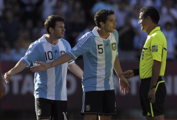 Gritos de guerra para una Argentina que no enamora