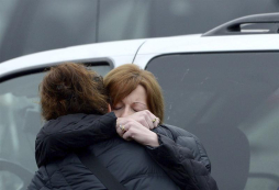 Newtown empuja a EUA a promover un cambio en una sociedad que ama las armas