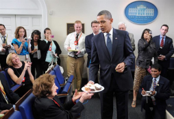 Muere Helen Thomas, veterana corresponsal de la Casa Blanca