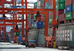 Europa y Japón comenzarán a negociar un TLC en abril