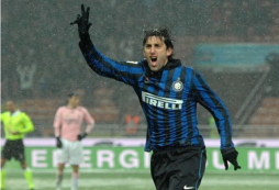 Lluvia de goles bajo la nieve en Milan