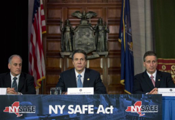 Nueva York endurece leyes contra posesión de armas de asalto