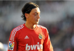 Özil: 'Estoy feliz de jugar en el mejor club del mundo'